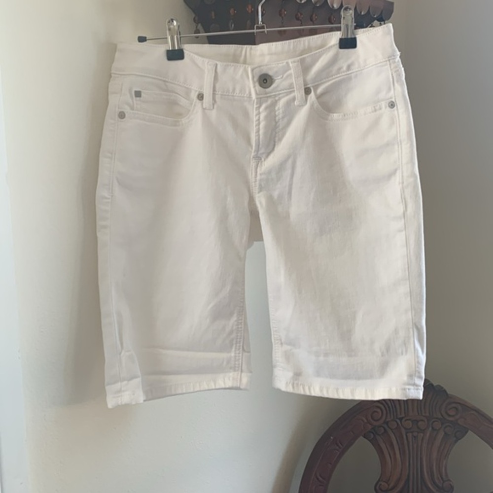 JCP White Denim Bermuda Jean Shorts Womens 6 28 Stretch NWT Longline